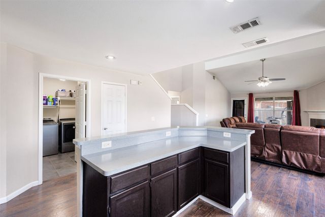 951 Zachary Drive, Arlington, TX 76002