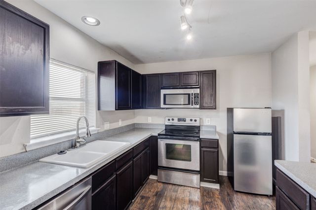 951 Zachary Drive, Arlington, TX 76002