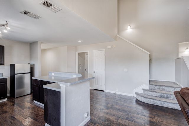 951 Zachary Drive, Arlington, TX 76002