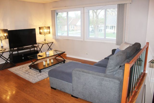 1326 Degener Avenue, Elmhurst, IL 60126