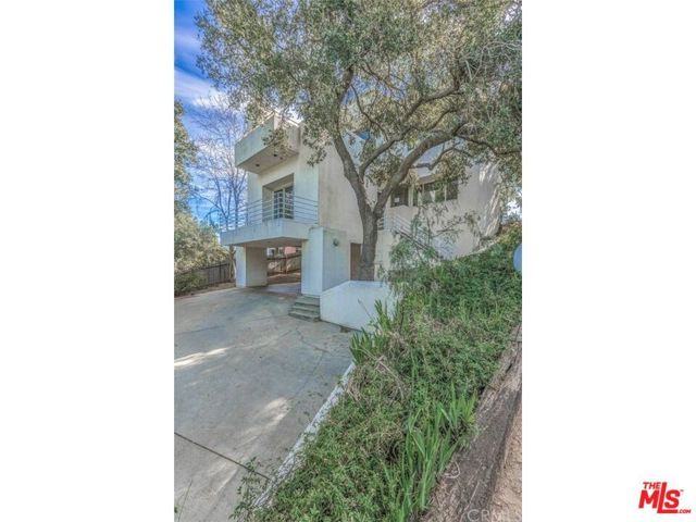 27084 Old Chimney Road, Malibu, CA 90265