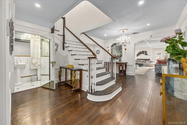 30 Wildwood Drive, Great Neck, NY 11024