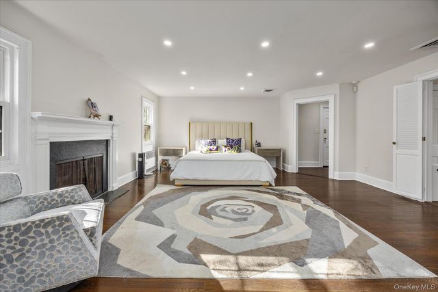 30 Wildwood Drive, Great Neck, NY 11024