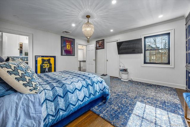 30 Wildwood Drive, Great Neck, NY 11024