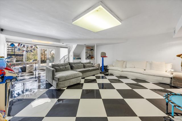 30 Wildwood Drive, Great Neck, NY 11024