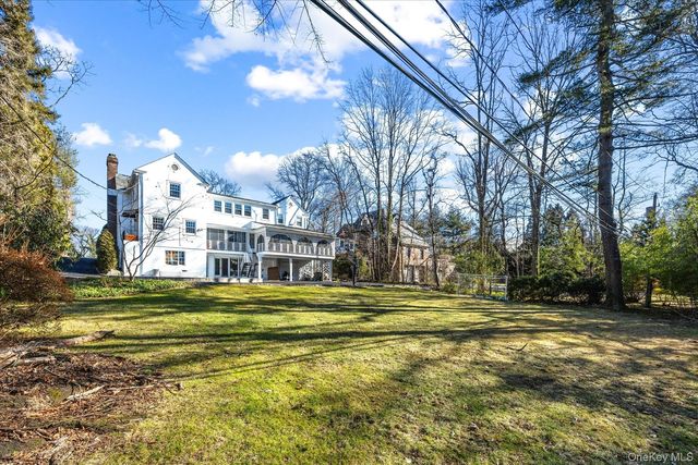 30 Wildwood Drive, Great Neck, NY 11024