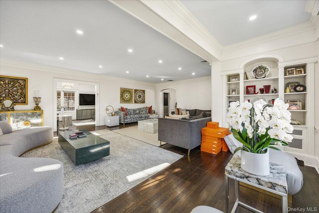 30 Wildwood Drive, Great Neck, NY 11024