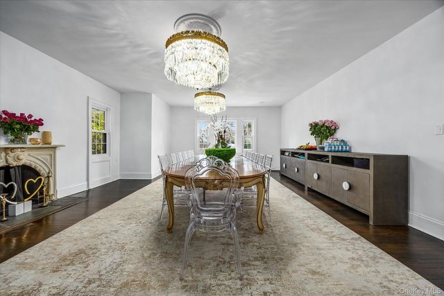 30 Wildwood Drive, Great Neck, NY 11024