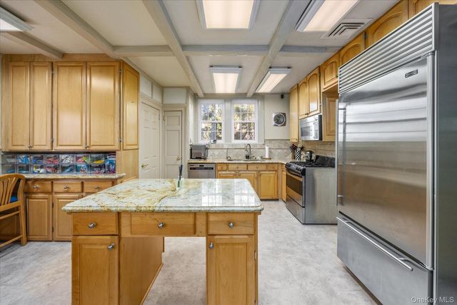 30 Wildwood Drive, Great Neck, NY 11024