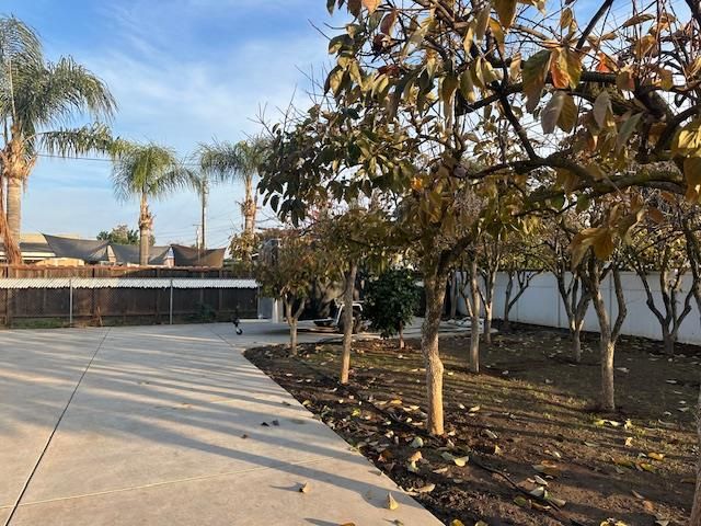 4984 Belmont Avenue, Fresno, CA 93727