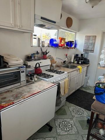 4984 Belmont Avenue, Fresno, CA 93727