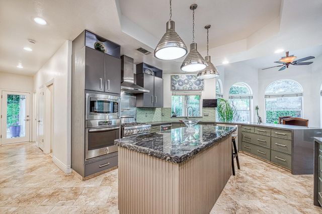 10155 N Edgewood Drive, Fresno, CA 93720