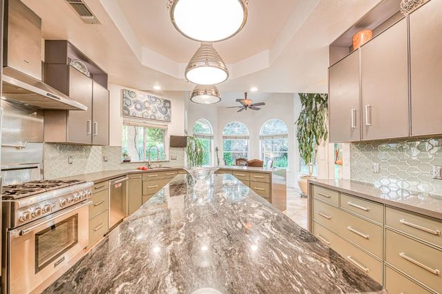 10155 N Edgewood Drive, Fresno, CA 93720