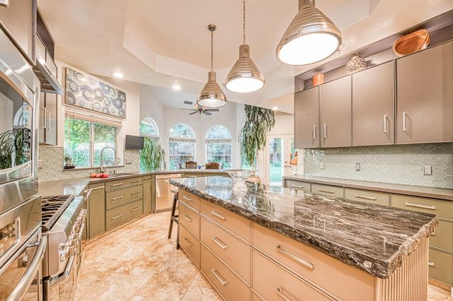 10155 N Edgewood Drive, Fresno, CA 93720