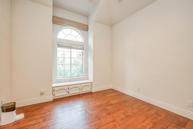 10155 N Edgewood Drive, Fresno, CA 93720