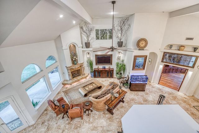 10155 N Edgewood Drive, Fresno, CA 93720