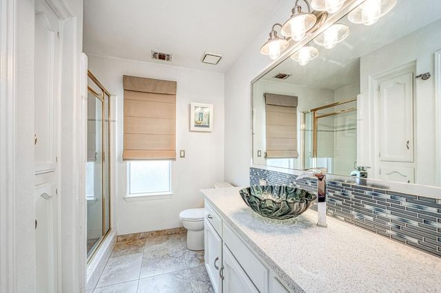 10155 N Edgewood Drive, Fresno, CA 93720