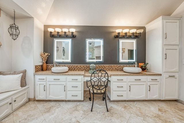 10155 N Edgewood Drive, Fresno, CA 93720