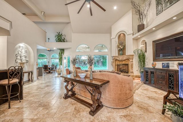 10155 N Edgewood Drive, Fresno, CA 93720