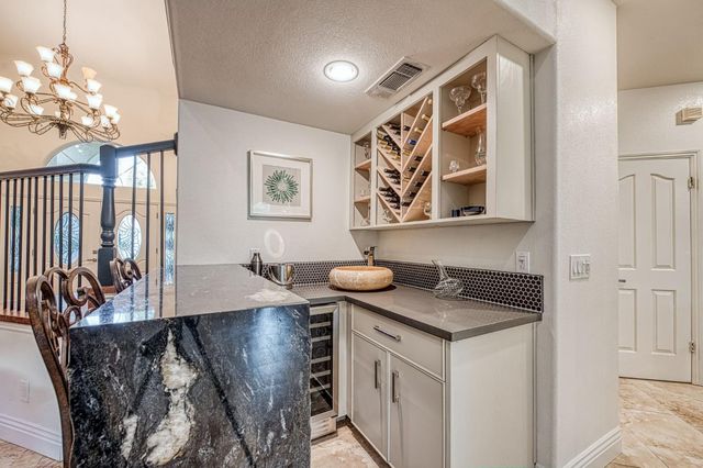 10155 N Edgewood Drive, Fresno, CA 93720