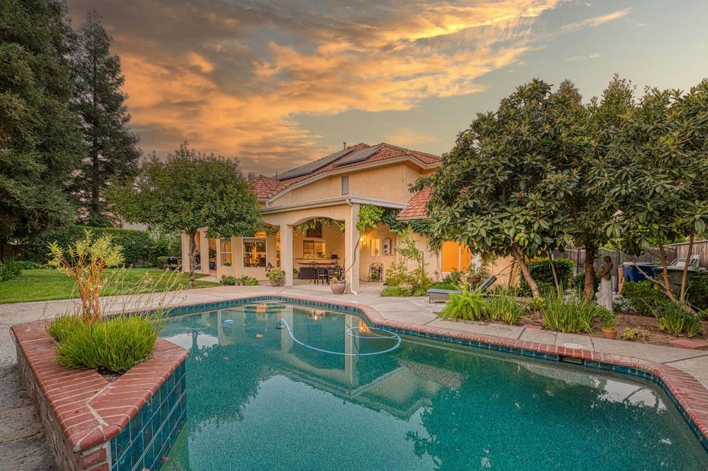 10155 N Edgewood Drive, Fresno, CA 93720