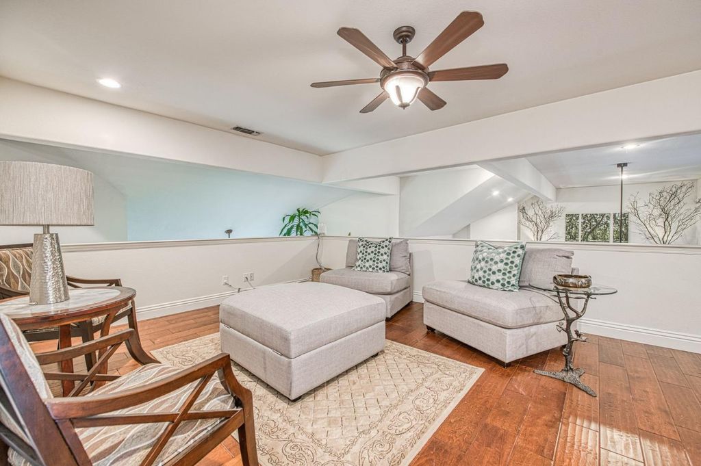 Image 18 of property listing at 10155 N Edgewood Drive, Fresno, CA 93720