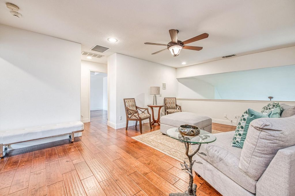 Image 19 of property listing at 10155 N Edgewood Drive, Fresno, CA 93720