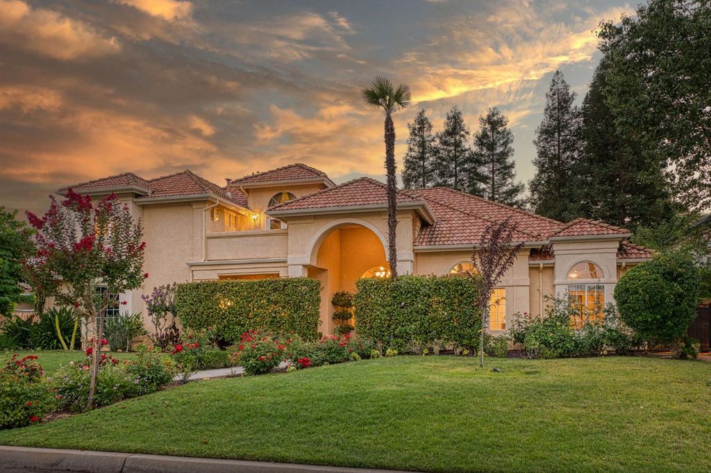 Image 2 of property listing at 10155 N Edgewood Drive, Fresno, CA 93720