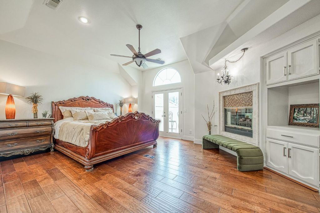 Image 23 of property listing at 10155 N Edgewood Drive, Fresno, CA 93720