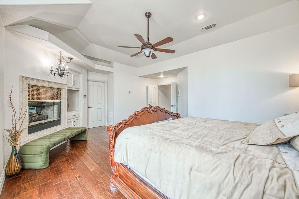 Image 24 of property listing at 10155 N Edgewood Drive, Fresno, CA 93720