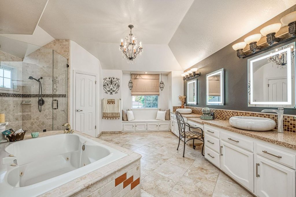 Image 25 of property listing at 10155 N Edgewood Drive, Fresno, CA 93720