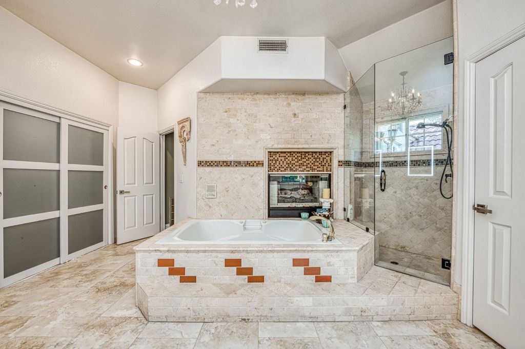 Image 26 of property listing at 10155 N Edgewood Drive, Fresno, CA 93720