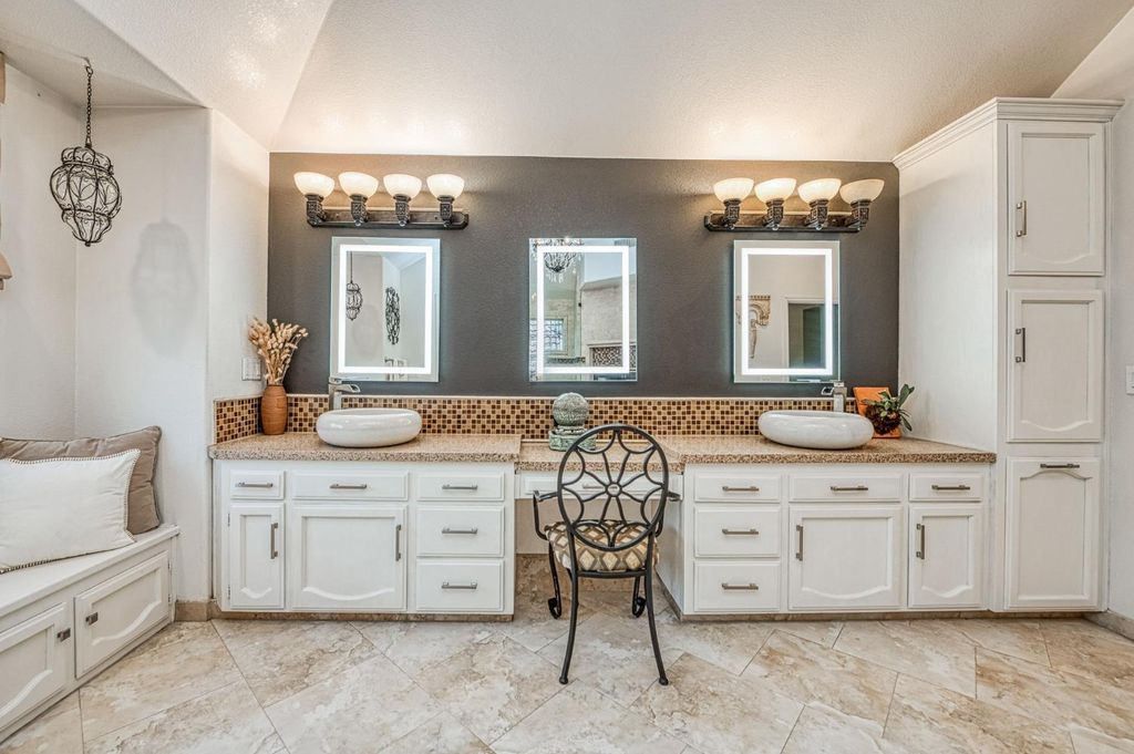 Image 27 of property listing at 10155 N Edgewood Drive, Fresno, CA 93720