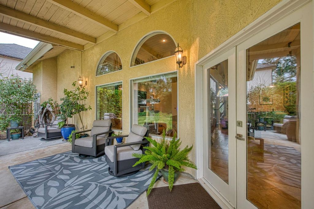 Image 28 of property listing at 10155 N Edgewood Drive, Fresno, CA 93720