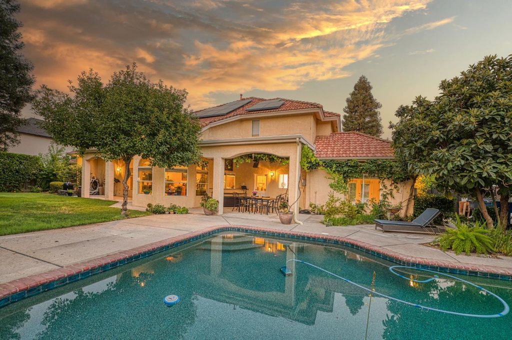 Image 35 of property listing at 10155 N Edgewood Drive, Fresno, CA 93720