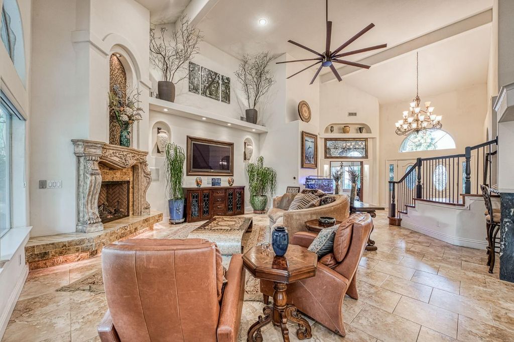 Image 7 of property listing at 10155 N Edgewood Drive, Fresno, CA 93720