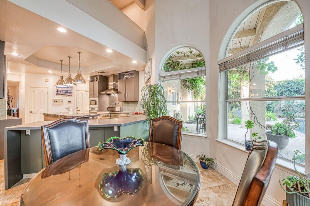 Image 9 of property listing at 10155 N Edgewood Drive, Fresno, CA 93720