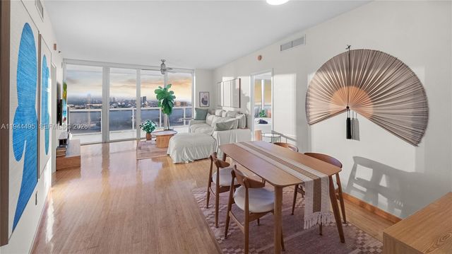 450 Alton Rd 2810, Miami Beach, FL 33139