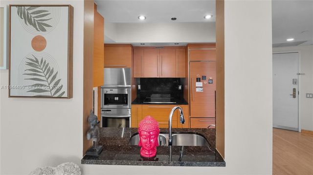 450 Alton Rd 2810, Miami Beach, FL 33139