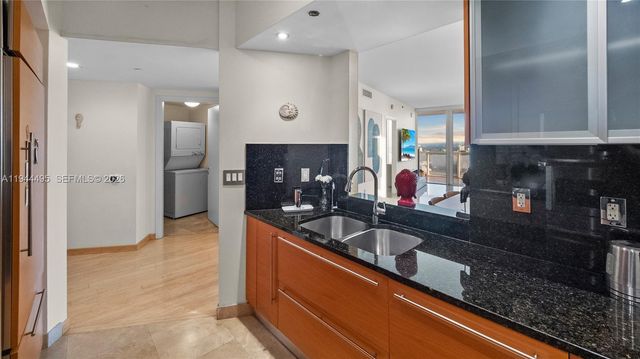 450 Alton Rd 2810, Miami Beach, FL 33139