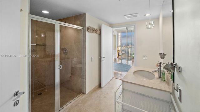 450 Alton Rd 2810, Miami Beach, FL 33139