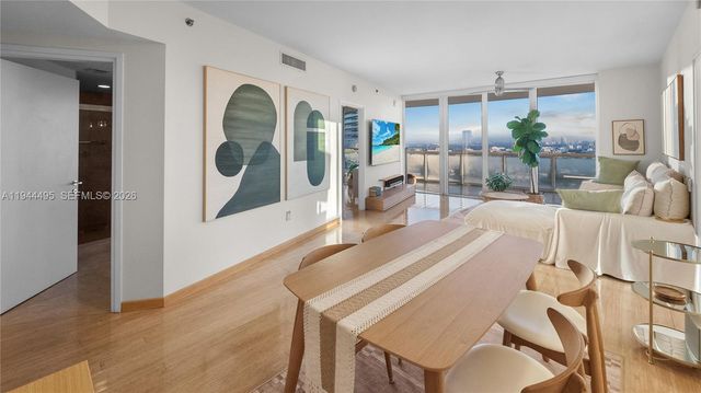 450 Alton Rd 2810, Miami Beach, FL 33139