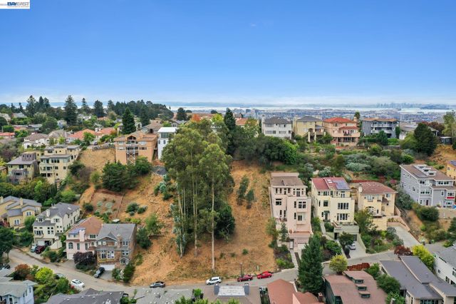 209 Sheridan Rd, Oakland, CA 94618