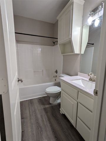 302 S Cedar Ridge Circle, Robinson, TX 76706