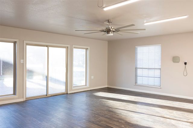 302 S Cedar Ridge Circle, Robinson, TX 76706