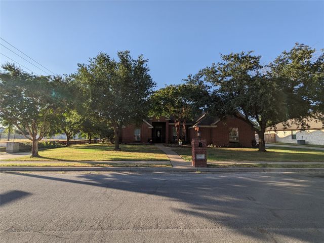 302 S Cedar Ridge Circle, Robinson, TX 76706