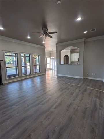 302 S Cedar Ridge Circle, Robinson, TX 76706