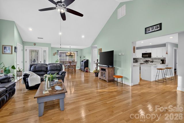 100 Rivercliff Drive, Hudson, NC 28638