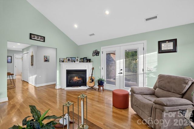 100 Rivercliff Drive, Hudson, NC 28638
