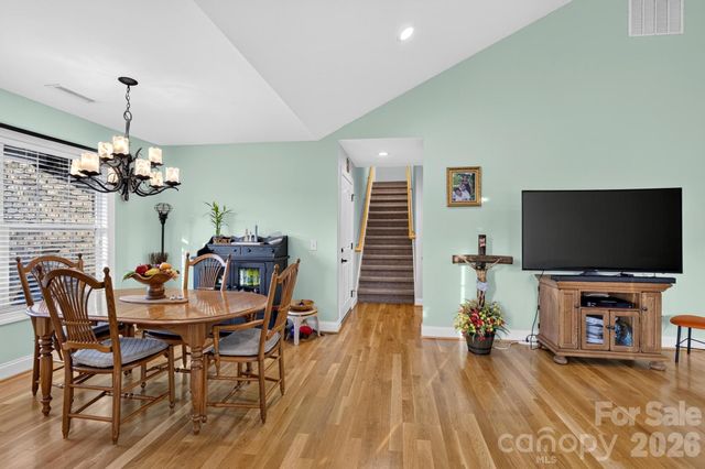 100 Rivercliff Drive, Hudson, NC 28638